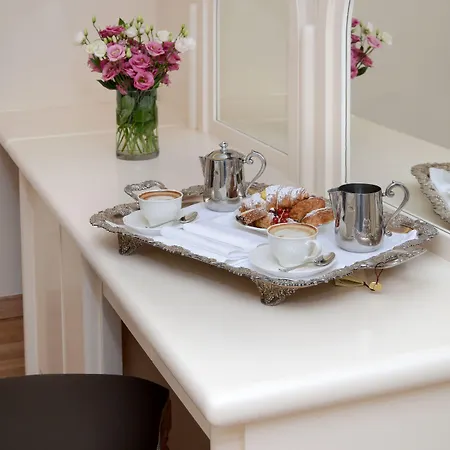 מלון Vittoria 5*