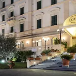 Vittoria Отель Пезаро